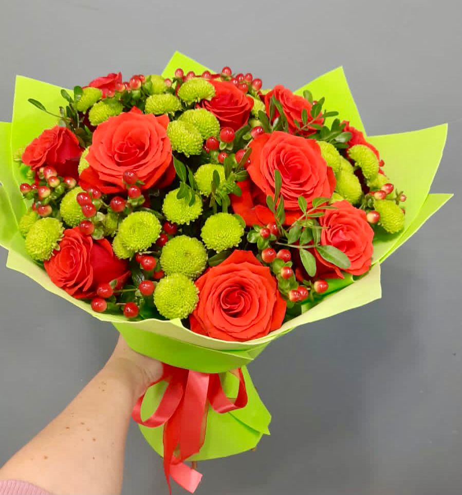 Букет цветов из: Хризантемы и Розы в Старотитаровской