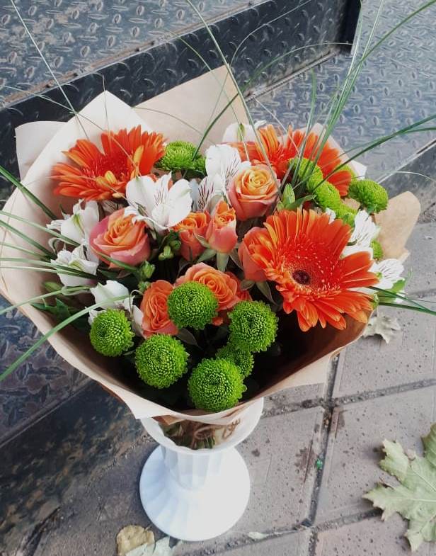 Букет цветов из: Герберы, Хризантемы, Альстромерии и Розы в Старотитаровской