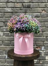Цветочная композиция из Гипсофила и Розы в шляпной коробке в Старотитаровской