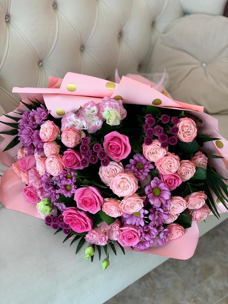 Букет цветов из: Хризантемы, Розы и Лизиантусы в Старотитаровской