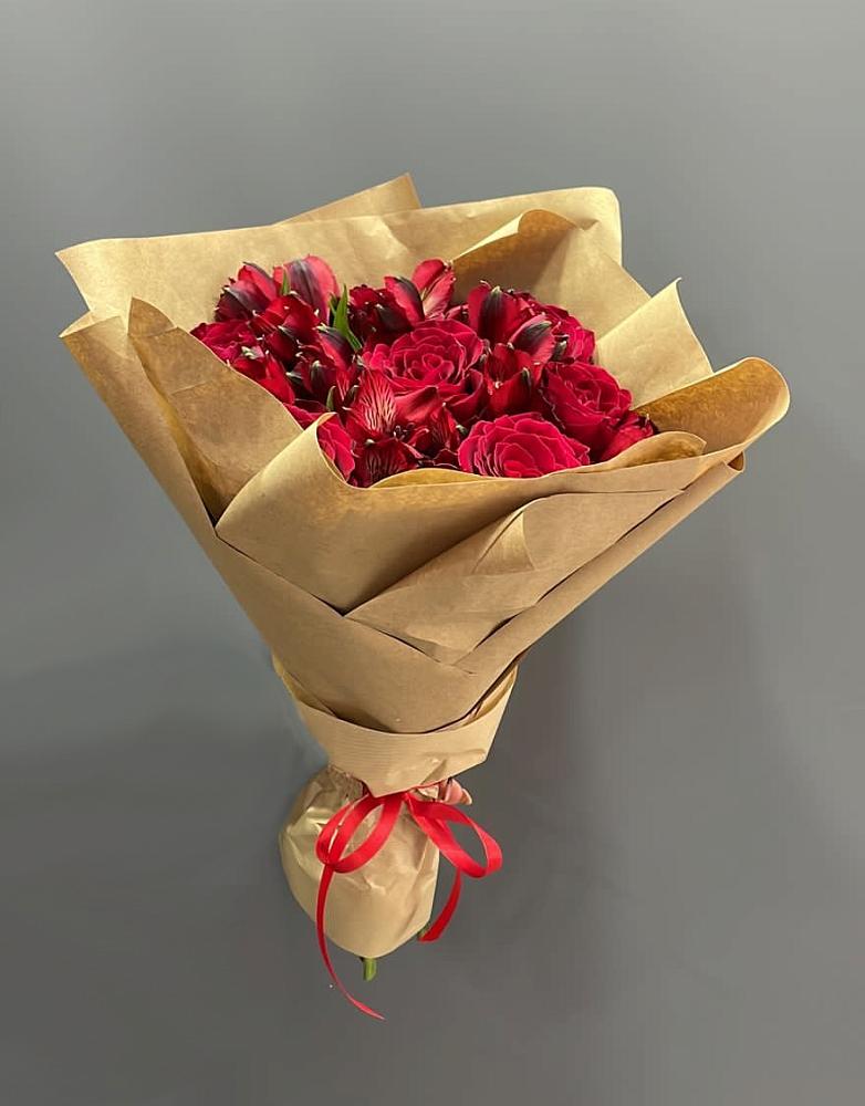 Букет цветов из: Альстромерии и Розы в Старотитаровской