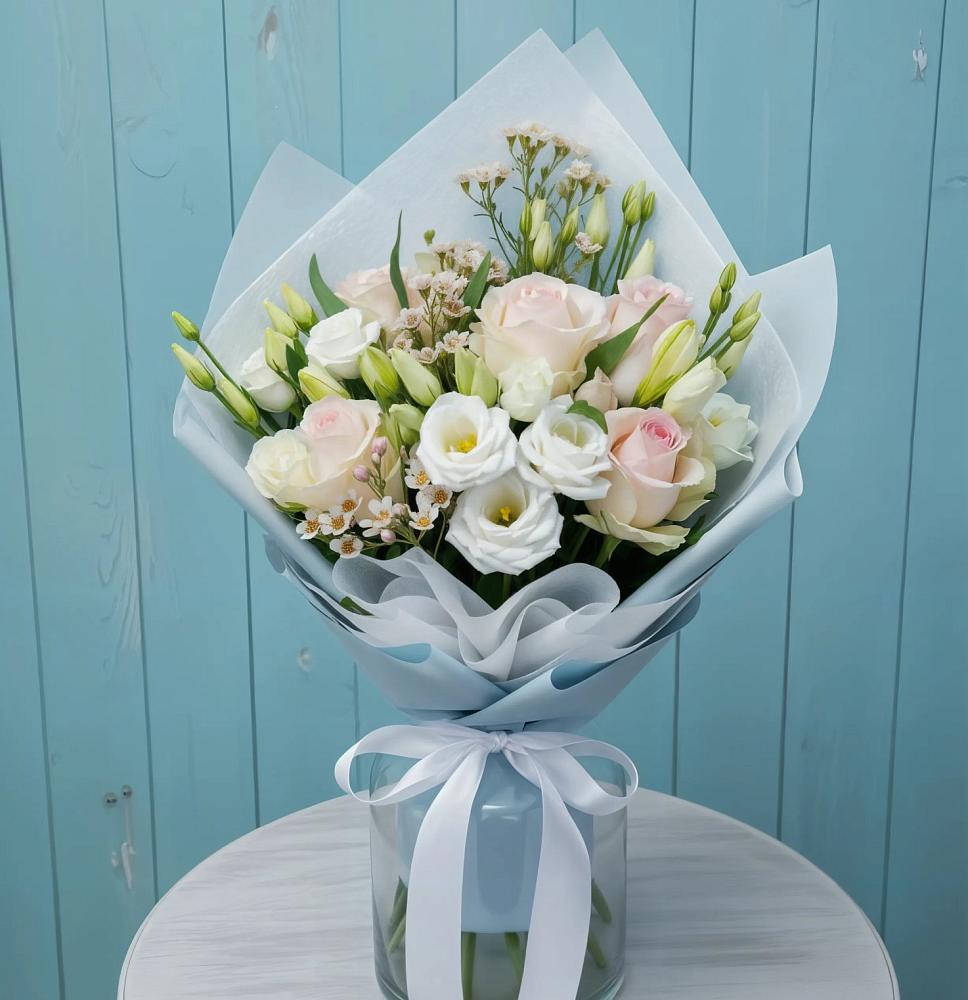 Букет цветов из: Розы и Лизиантусы в Старотитаровской