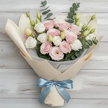 Букет цветов из:  Лизиантусы в Старотитаровской