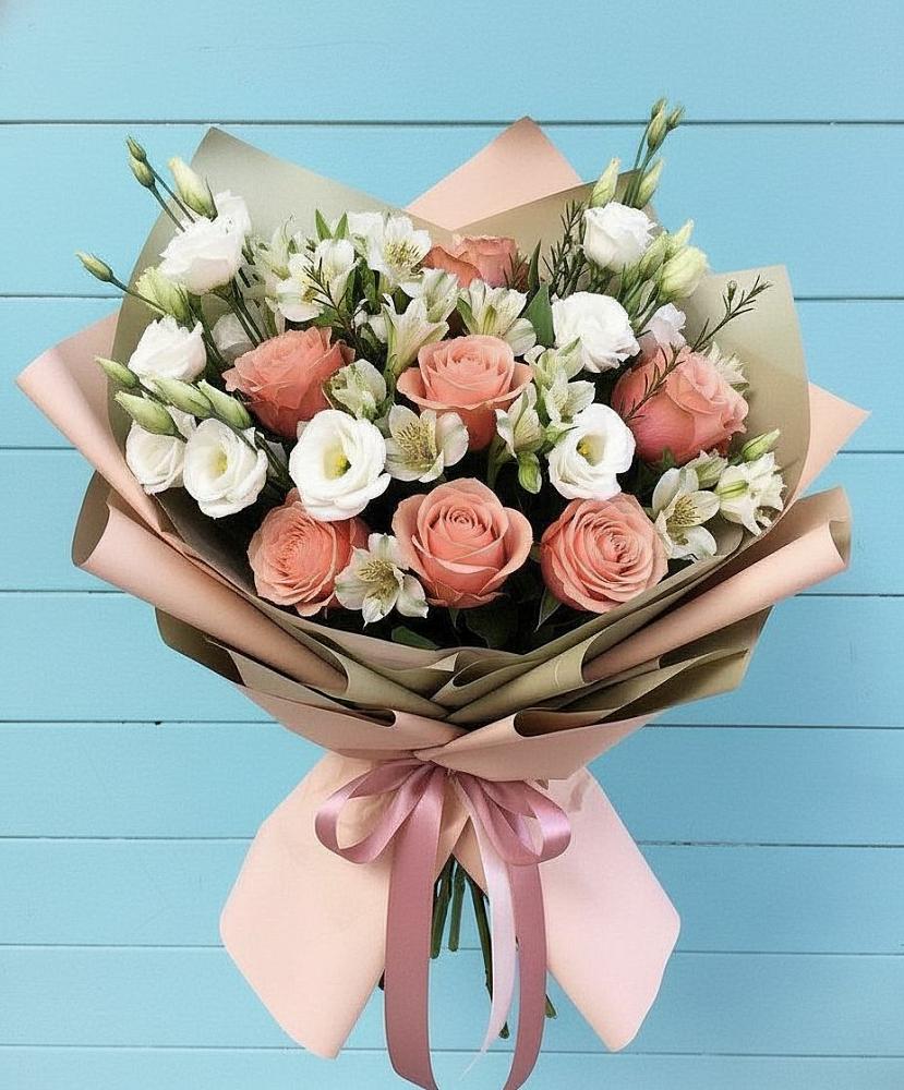 Букет цветов из: Розы, Альстромерии и Лизиантусы в Старотитаровской