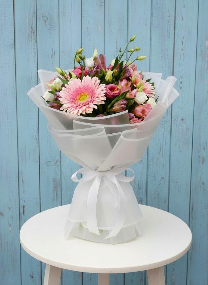 Букет цветов из: Герберы, Альстромерии и Лизиантусы в Старотитаровской