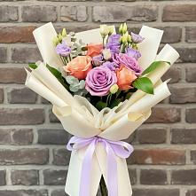 Букет цветов из:  Лизиантусы и Розы в Старотитаровской