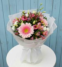 Букет цветов из:  Герберы, Альстромерии и Лизиантусы в Старотитаровской