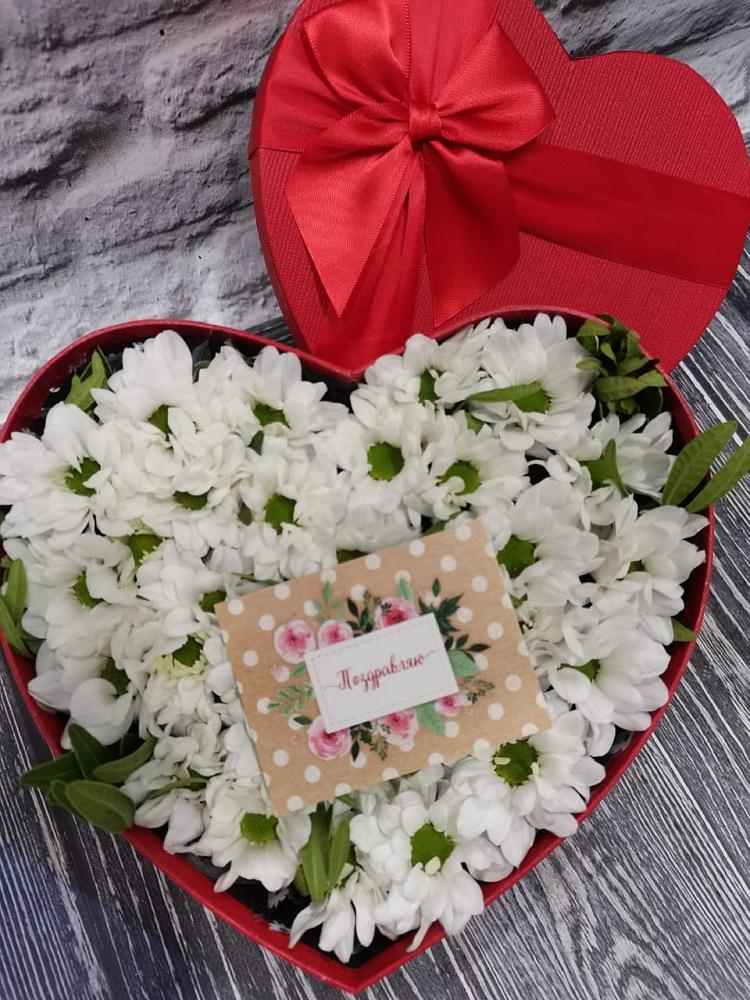 Цветочная композиция из Хризантемы в виде сердца в Старотитаровской