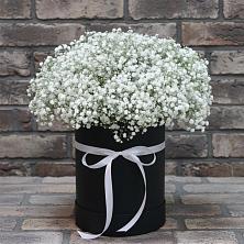 Цветочная композиция из Гипсофила в шляпной коробке в Старотитаровской