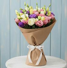 Букет цветов из:  Лизиантусы в Старотитаровской