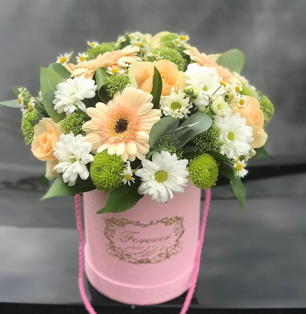 Цветочная композиция из Розы, Герберы и Хризантемы в шляпной коробке в Старотитаровской