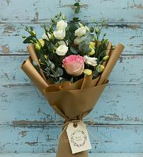 Букет цветов из:  Розы и Лизиантусы #REPLACE_PRED# Старотитаровской