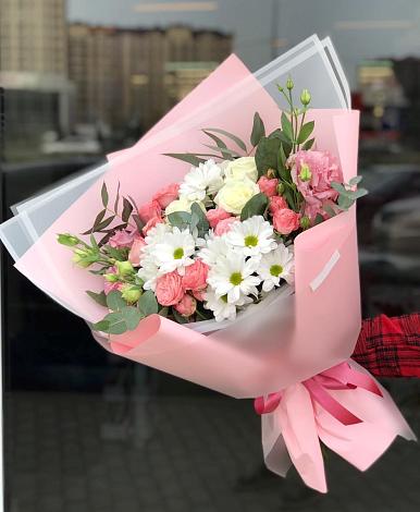 Букет цветов из: Розы, Лизиантусы и Хризантемы в Старотитаровской