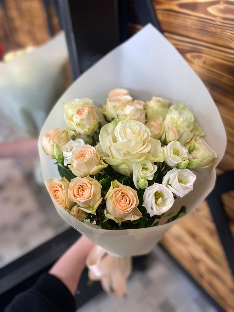 Букет цветов из: Розы и Лизиантусы в Старотитаровской