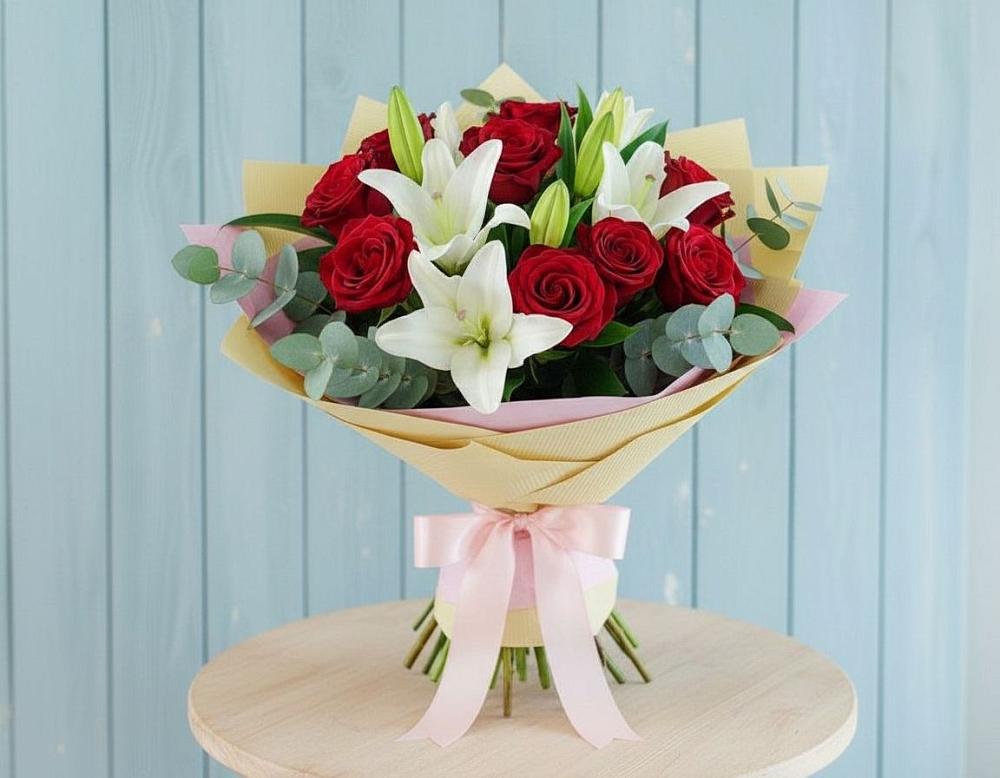 Букет цветов из: Лилии и Розы в Старотитаровской
